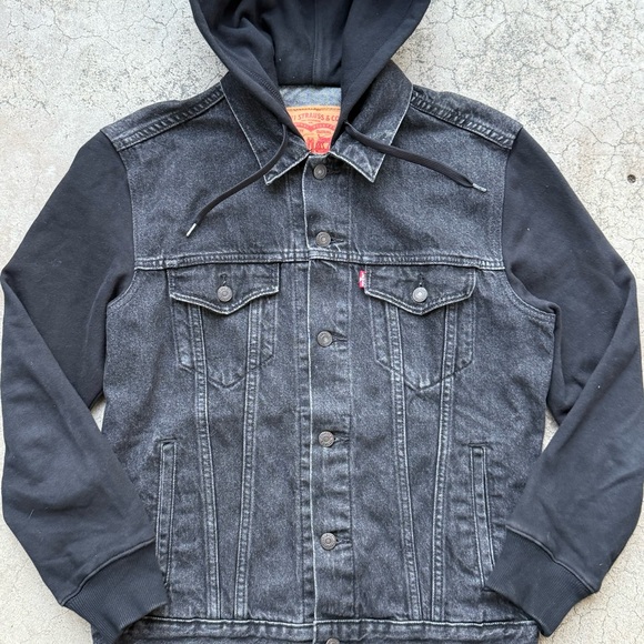 Levi’s Hybrid Vintage Fit Hooded Trucker Denim Jacket UNISEX Black - Picture 3 of 8